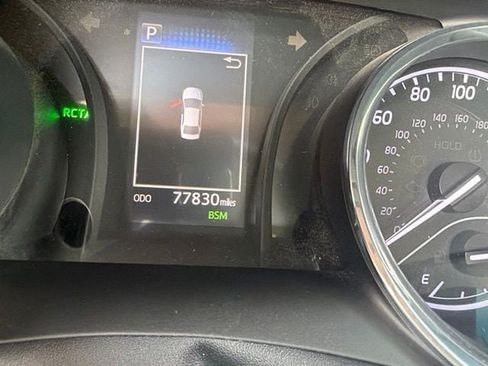 Used 2019 Toyota Camry SE w/ Convenience Package FWD image 6