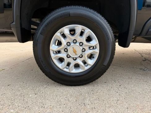 Used 2022 Chevrolet Silverado 2500 LT w/ Convenience Package AWD/4WD image 11