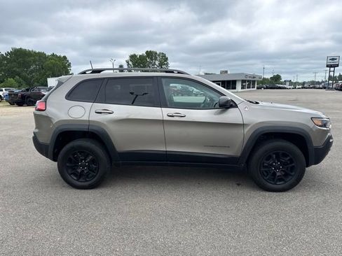 Used 2020 Jeep Cherokee Trailhawk AWD/4WD image 6