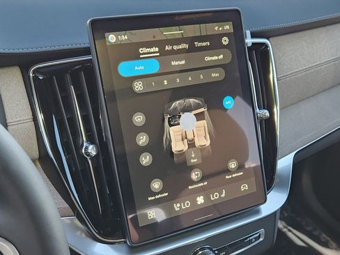 New 2026 Volvo XC90 B5 Plus w/ Protection Package Premier image 9