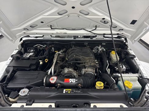 Used 2017 Jeep Wrangler Unlimited Sahara image 6