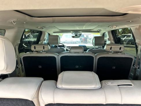 Used 2022 Jeep Wagoneer Series III w/ Premium Group I AWD/4WD image 13