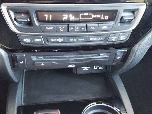 Certified 2022 Honda Pilot Touring image 18