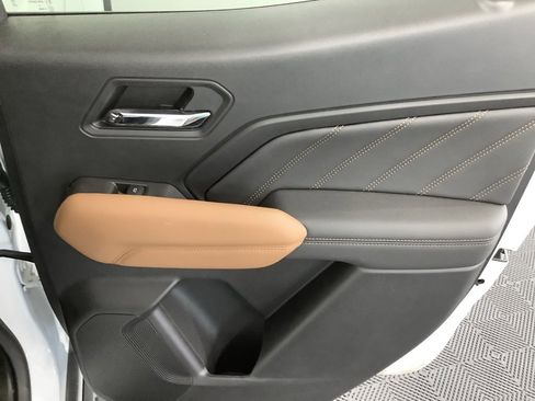 Used 2023 GMC Canyon AT4 image 26