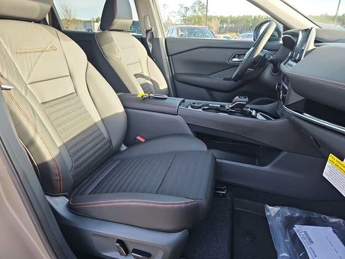 New 2026 Nissan Rogue SV AWD/4WD image 13