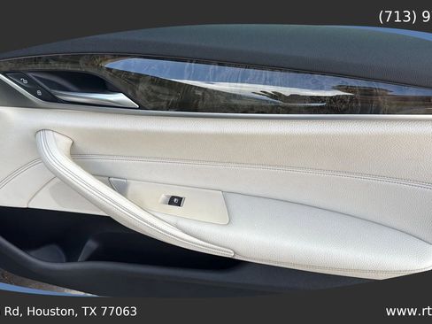 Used 2021 BMW 540i w/ Convenience Package image 41