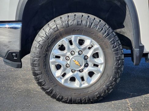 Used 2024 Chevrolet Silverado 2500 LTZ w/ LTZ Convenience Package image 8