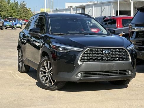 Used 2022 Toyota Corolla Cross XLE w/ Convenience Package AWD/4WD image 2