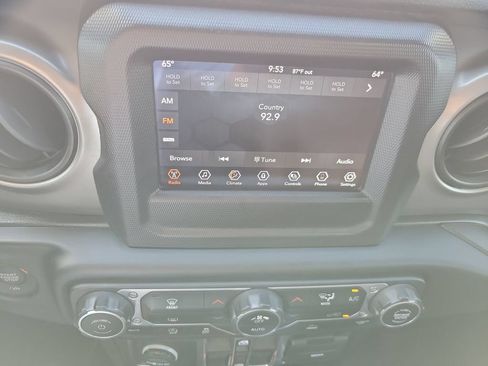 Used 2021 Jeep Gladiator Sport AWD/4WD image 13