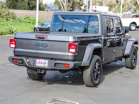 Used 2023 Jeep Gladiator Sport image 4