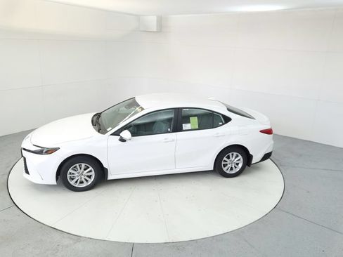 Used 2025 Toyota Camry LE AWD/4WD image 14