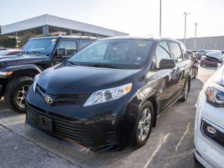 Used 2020 Toyota Sienna L video 1