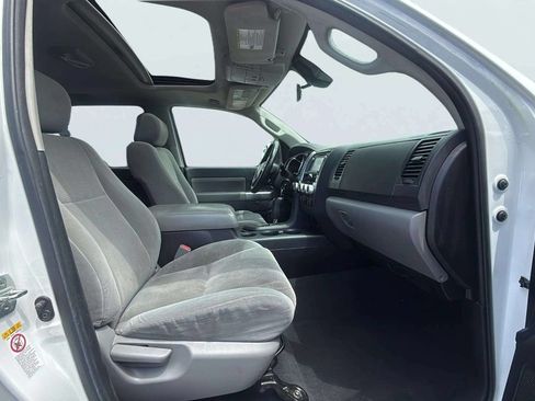 Used 2019 Toyota Sequoia SR5 AWD/4WD image 16