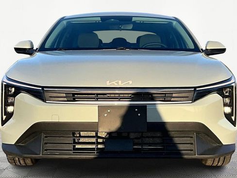 Used 2025 Kia K4 LXS image 3