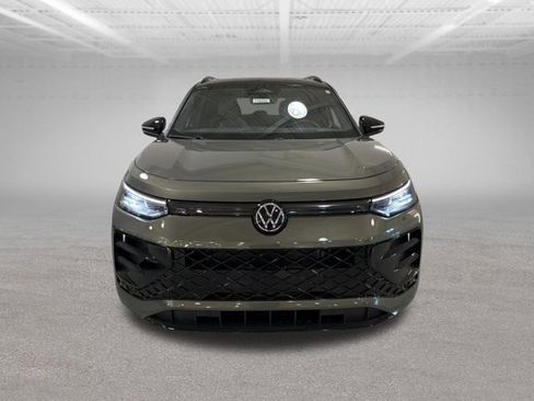 New 2026 Volkswagen Tiguan SE R-Line FWD image 2