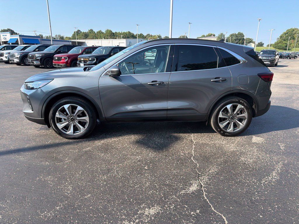 Used 2025 Ford Escape Platinum AWD/4WD image 6