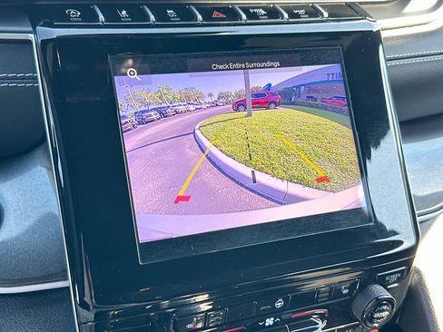 Used 2023 Jeep Grand Cherokee L Laredo image 14