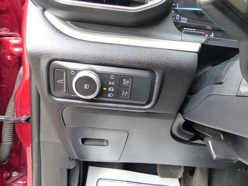 Used 2022 Ford Explorer XLT w/ Equipment Group 202A AWD/4WD image 26