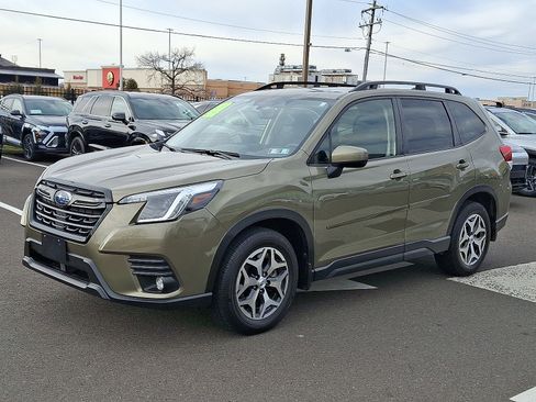 Used 2024 Subaru Forester Premium image 3