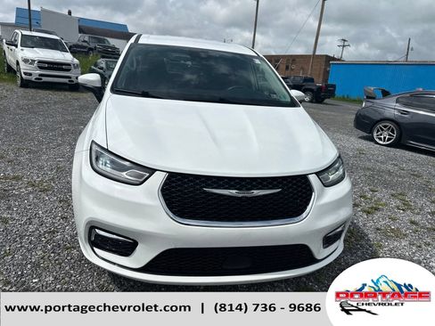Used 2023 Chrysler Pacifica Touring-L FWD image 9