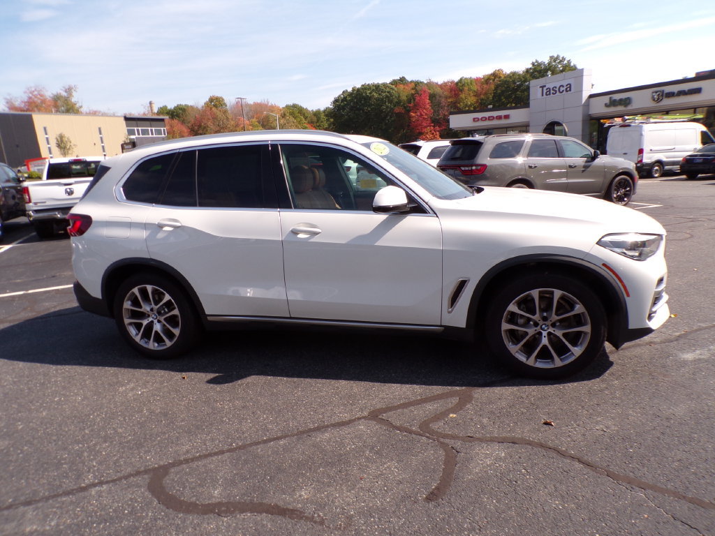 Used 2022 BMW X5 xDrive40i w/ Premium Package AWD/4WD image 4