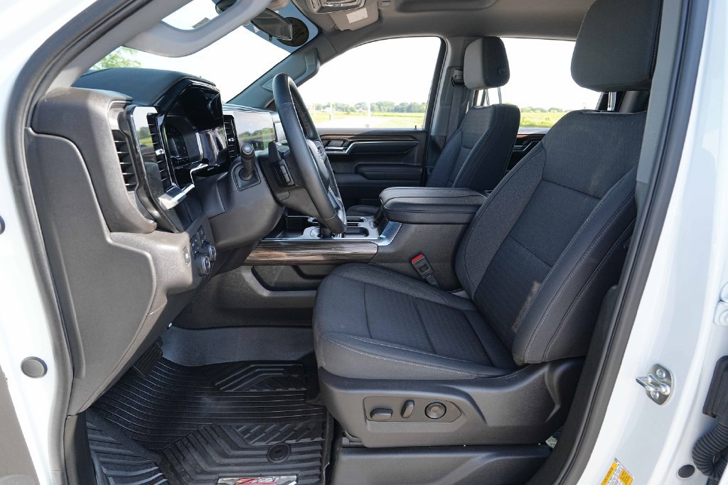 Used 2025 Chevrolet Silverado 1500 LT Trail Boss w/ Convenience Package II AWD/4WD image 17
