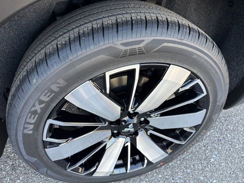 New 2026 Mitsubishi Outlander SE image 10