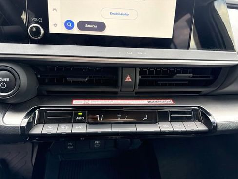 Used 2025 Toyota Prius LE FWD image 15