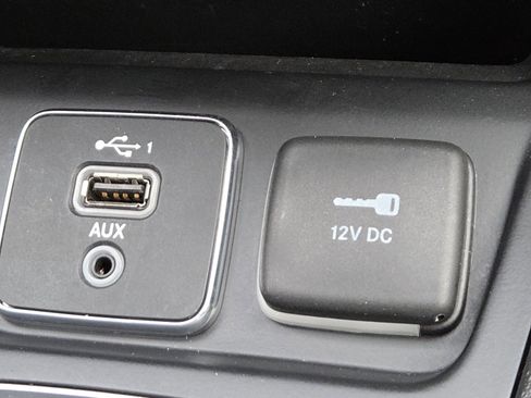 Used 2019 Jeep Cherokee Trailhawk w/ Cold Weather Group image 32