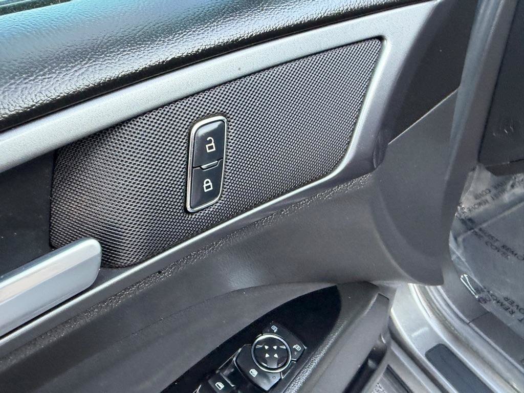 Used 2016 Ford Fusion SE FWD image 23