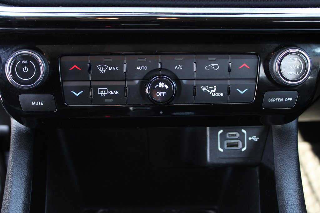 Used 2022 Jeep Compass Trailhawk w/ Trailhawk Convenience Group AWD/4WD image 36