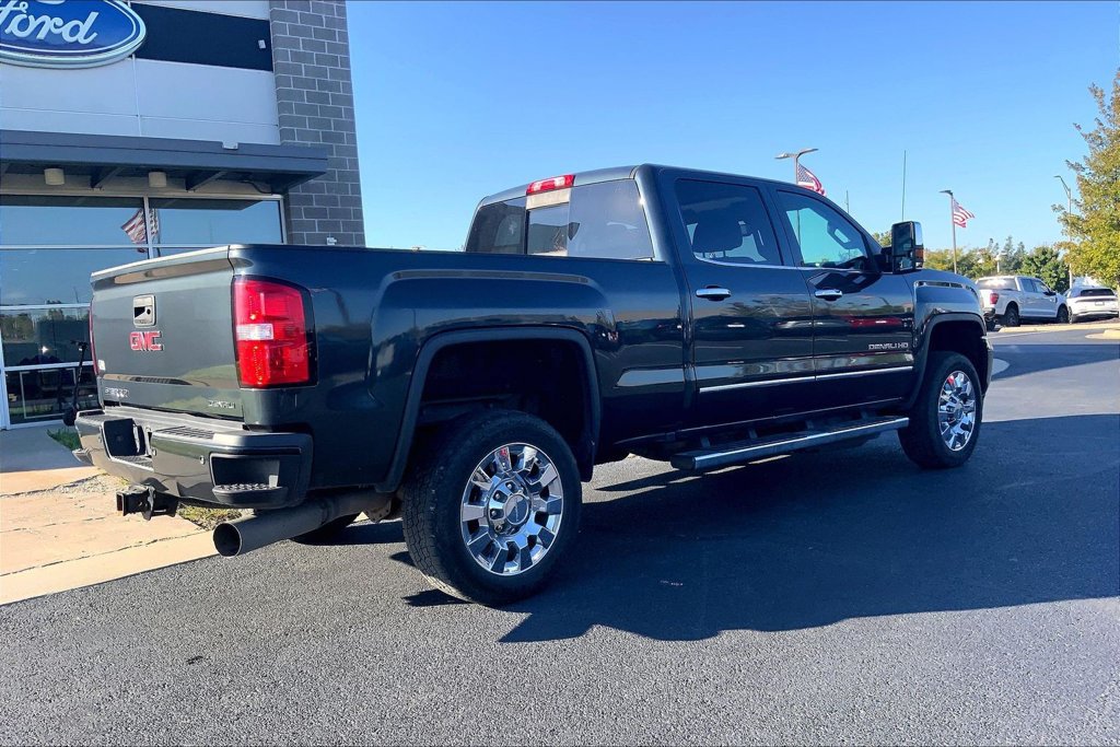 Used 2018 GMC Sierra 2500 Denali w/ Duramax Plus Package AWD/4WD image 6