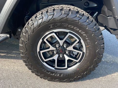 Used 2025 Jeep Wrangler Rubicon AWD/4WD image 14