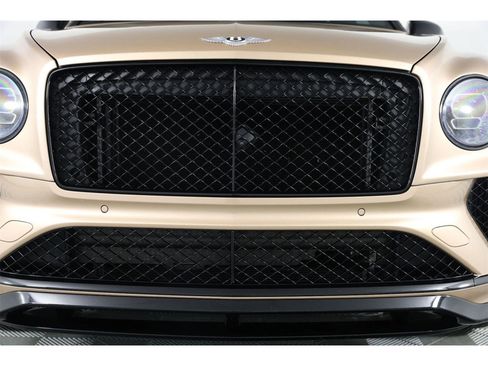 Certified 2023 Bentley Bentayga AWD/4WD image 11