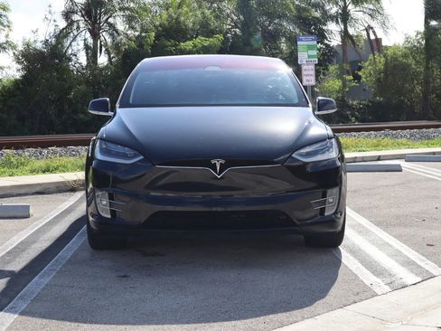 Used 2020 Tesla Model X Long Range image 3