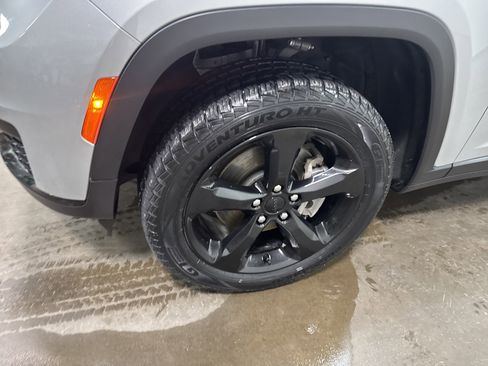 Used 2021 Jeep Grand Cherokee L Altitude image 9