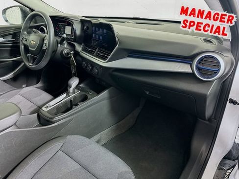 Used 2025 Chevrolet Trax LS FWD image 26