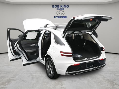 Used 2026 Genesis GV70 2.5T Select image 15