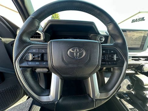 Used 2025 Toyota 4Runner SR5 AWD/4WD image 25