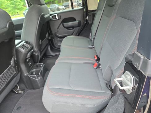 Used 2024 Jeep Wrangler Unlimited Rubicon AWD/4WD image 6
