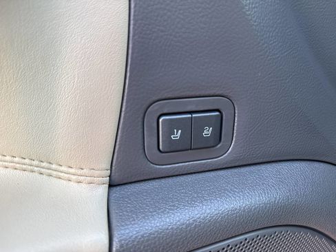 Used 2012 Lincoln MKZ image 29