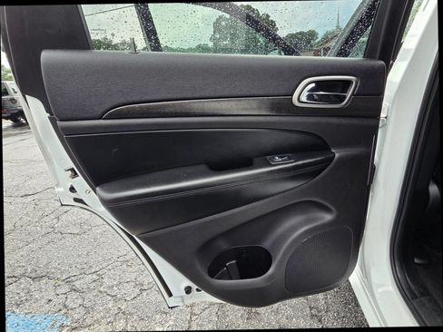 Used 2017 Jeep Grand Cherokee Altitude RWD image 22