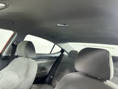 Used 2017 Hyundai Elantra SE FWD image 11