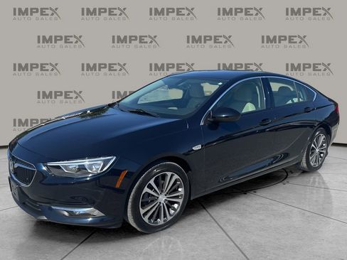 Used 2018 Buick Regal Essence image 1