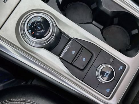 Used 2022 Ford Explorer Limited w/ Equipment Group 301A AWD/4WD image 17