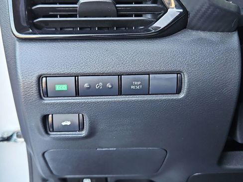 Used 2024 Nissan Sentra SV FWD image 14