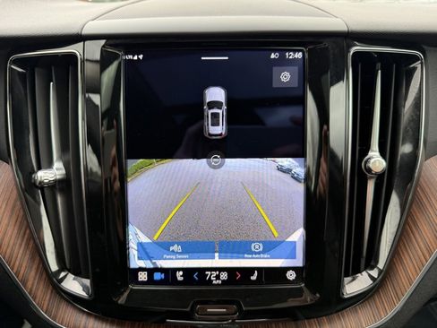 Used 2023 Volvo XC60 B5 Plus image 24