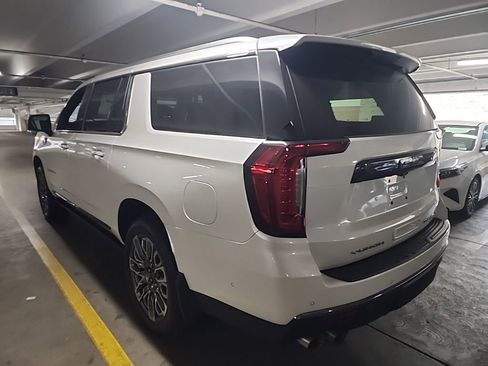 Used 2023 GMC Yukon XL Denali Ultimate image 3