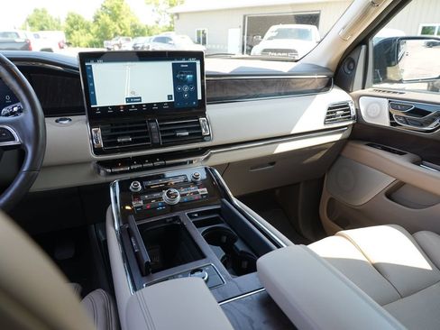 Used 2023 Lincoln Navigator Reserve AWD/4WD image 21