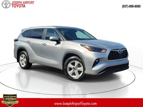 Used 2024 Toyota Highlander LE image 1